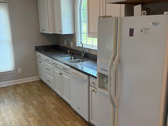 2nd image of 2024 Queen Charlotte Pl