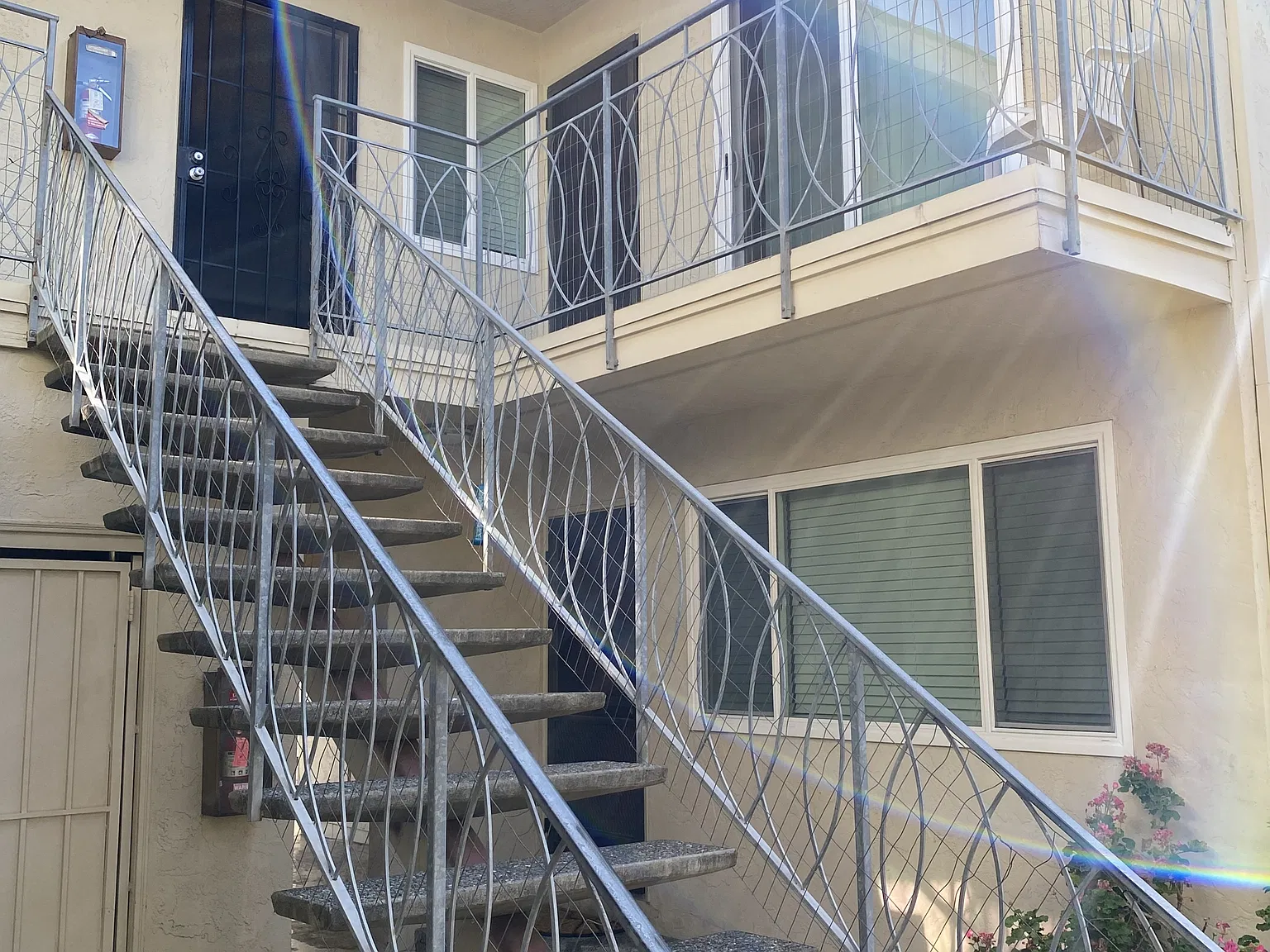 306 Richmond Drive - 3 — Photo 2