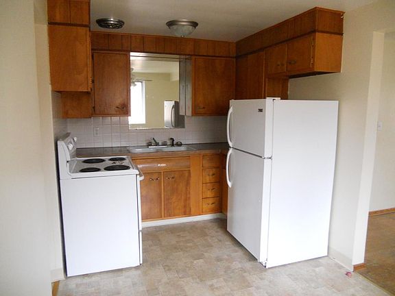 4th image of 379 Broad St APT 3