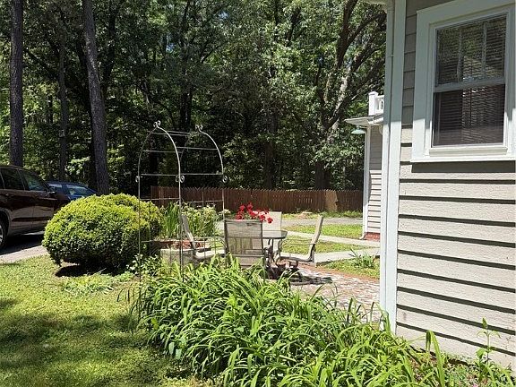 3rd image of 554 Knight Wood Rd