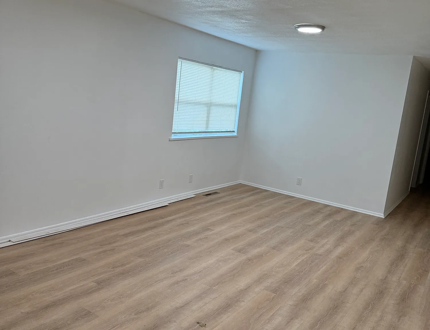 4 bed, 1.5 bath, 1475 sqft, $1,400 — Photo 4