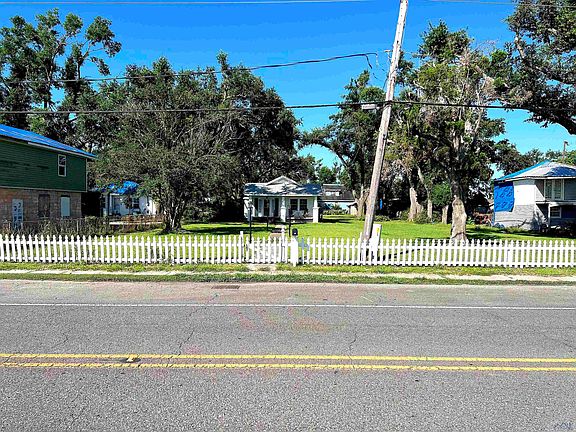 2nd image of 2625 N Bayou Dr