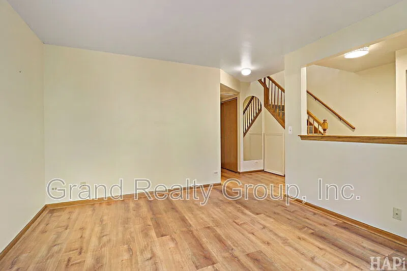 2 bed, 2.0 bath, 980 sqft, $1,900 — Photo 4