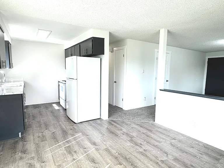 2405 Howard Ave #4 — Photo 5