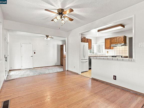 4th image of 1833 Sandalwood Dr