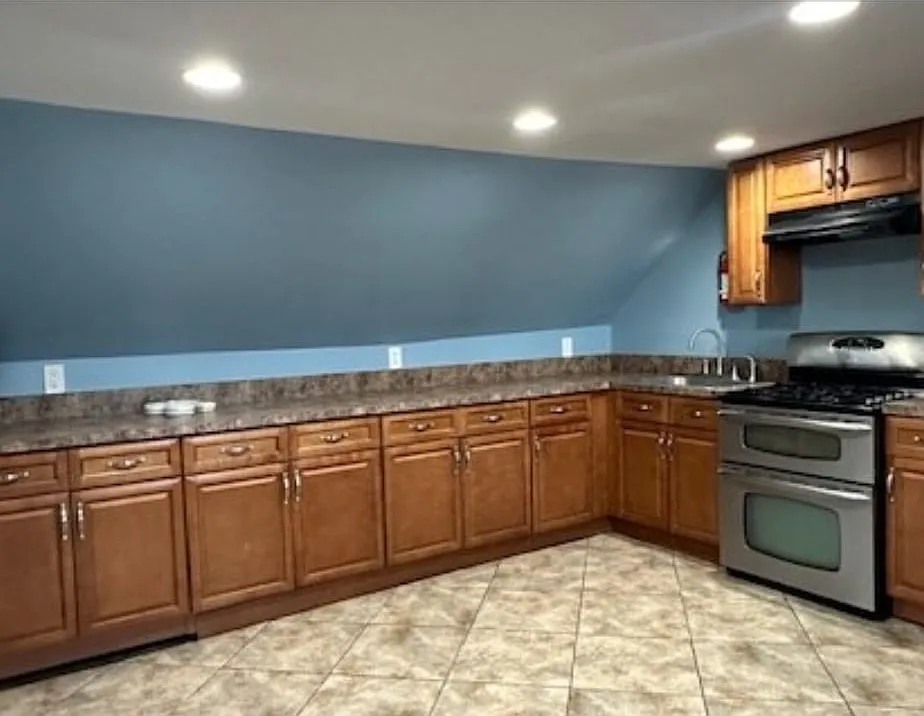 2 bed, $2,300 — Photo 1