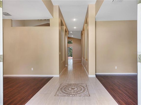 5th image of 18306 Weyburne Ave