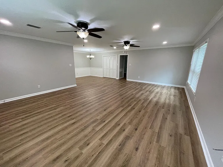 2113 Wimbledon Dr — Photo 2