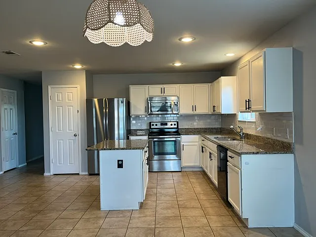 3 bed, 1958 sqft, $2,200 — Photo 4