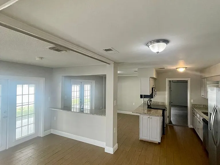 1111 Galahad Dr — Photo 2