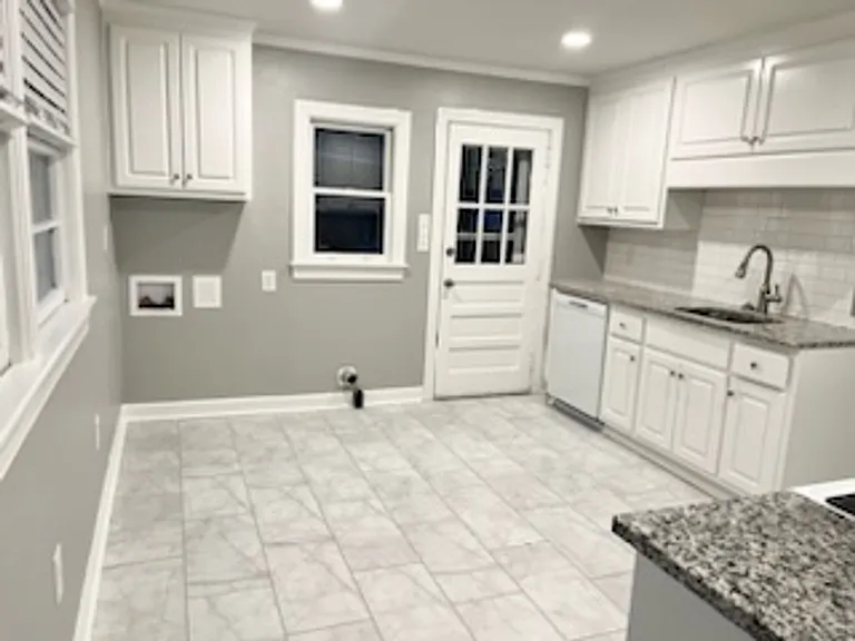 205 Clyde Ave N — Photo 6