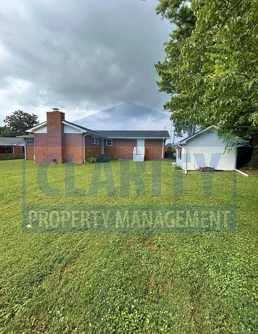 Charming 3-Bedroom Home in Central Cleveland — Photo 4