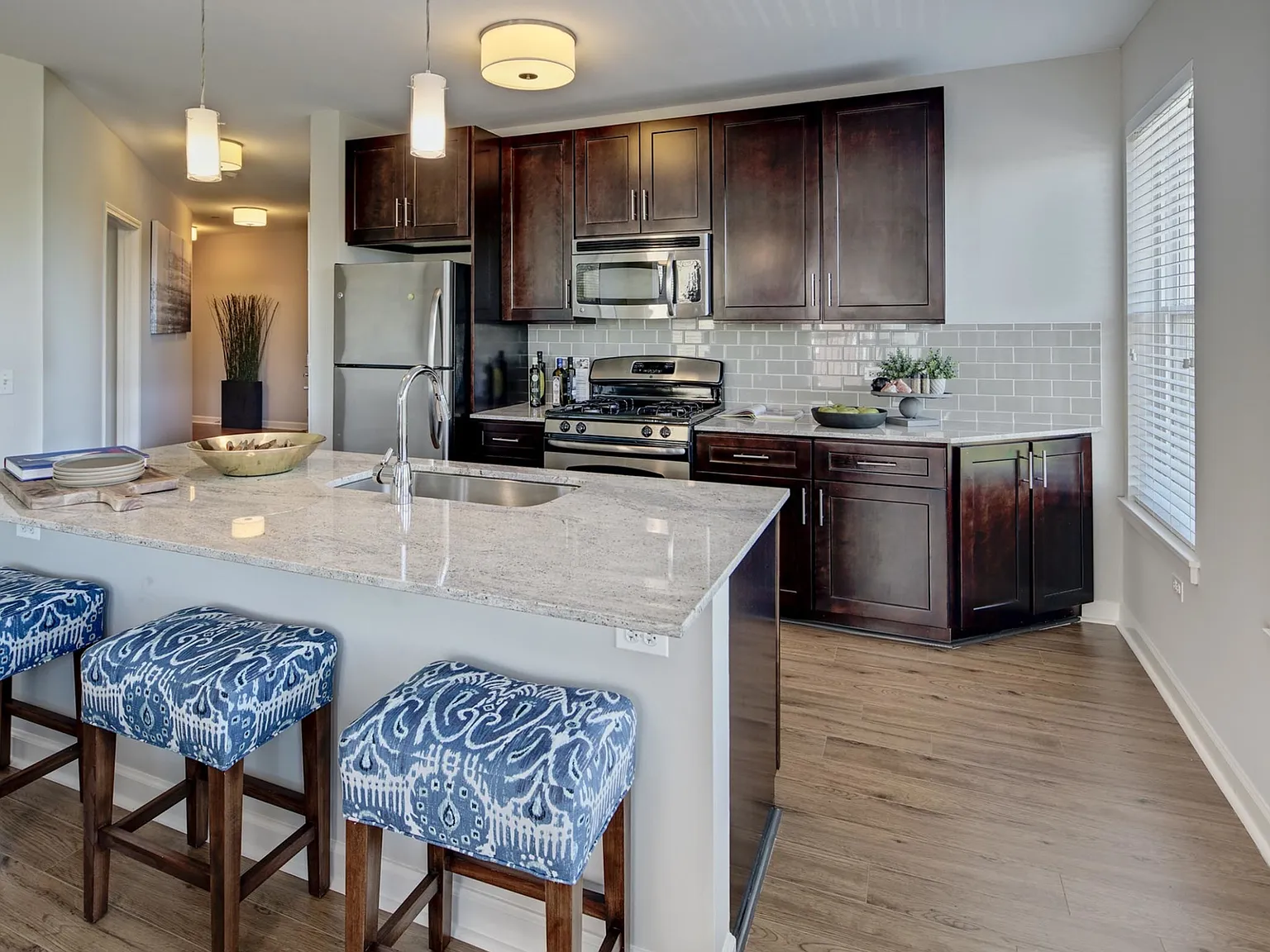 AMLI Evanston — Photo 2