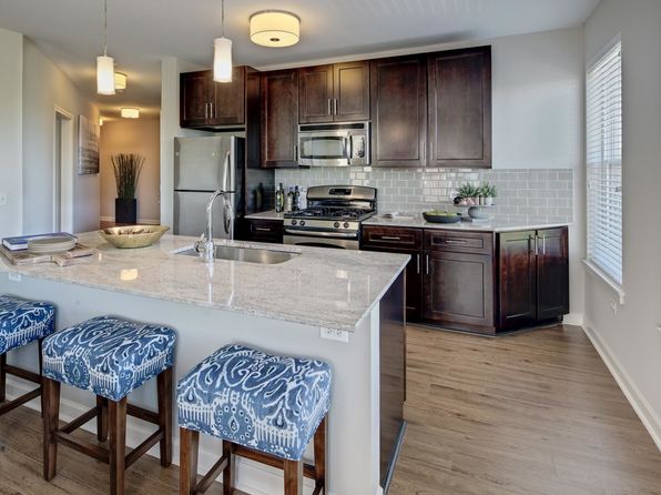 AMLI Evanston | 737 Chicago Ave, Evanston, IL