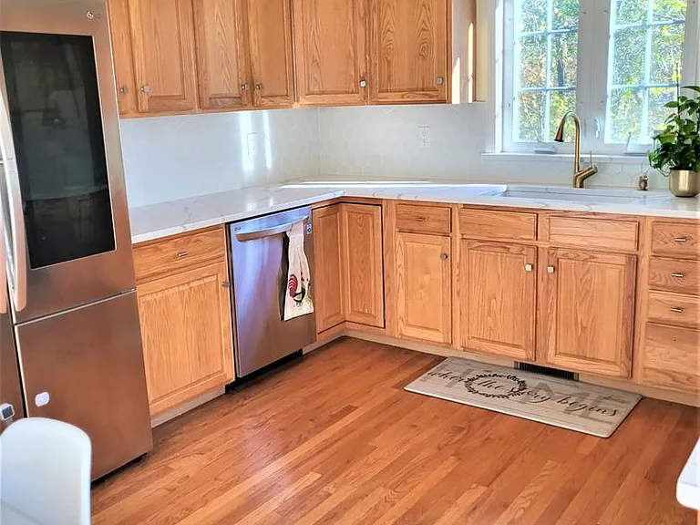 21 Hines Rd — Photo 3