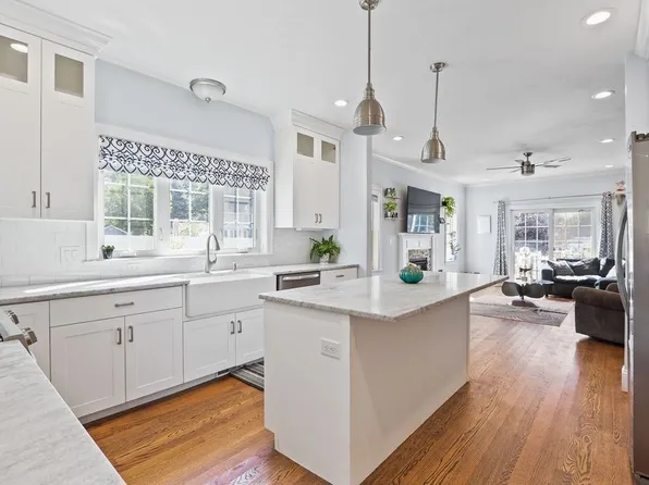 431 Whiting Ave, Dedham, MA 02026