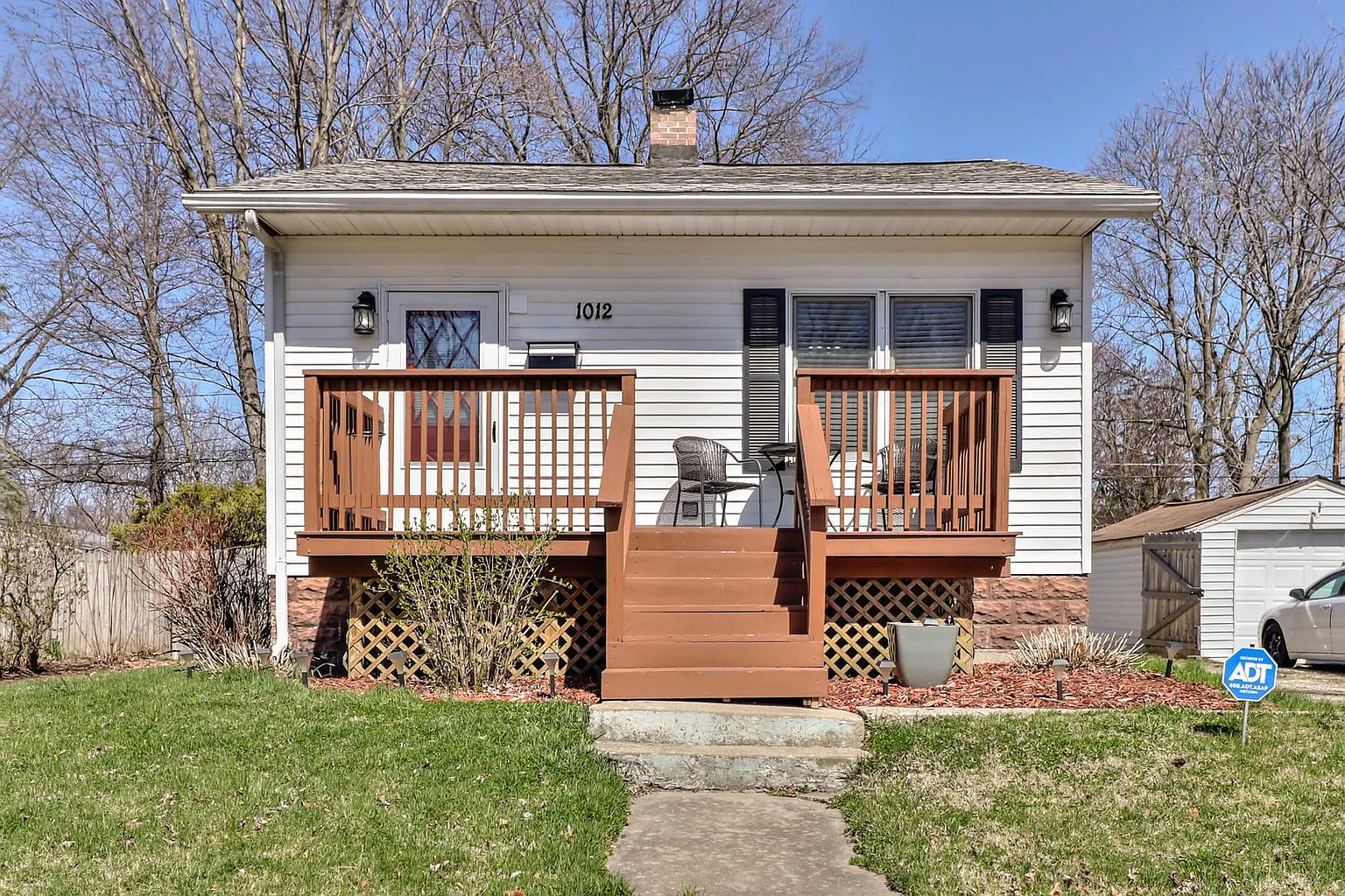 1012 W Tremont St photo 1