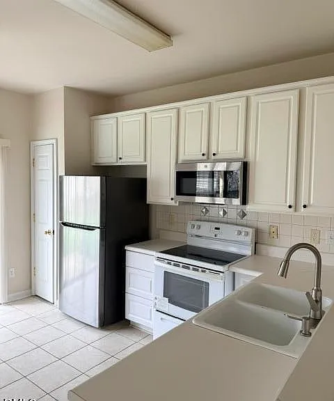 204 Caraleigh Ct — Photo 8