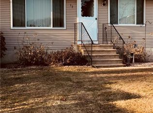 17 Merrill Rd, Clinton, CT 06413