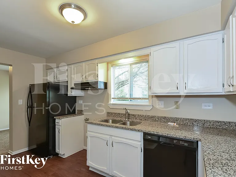 990 Chelsea Ln — Photo 7