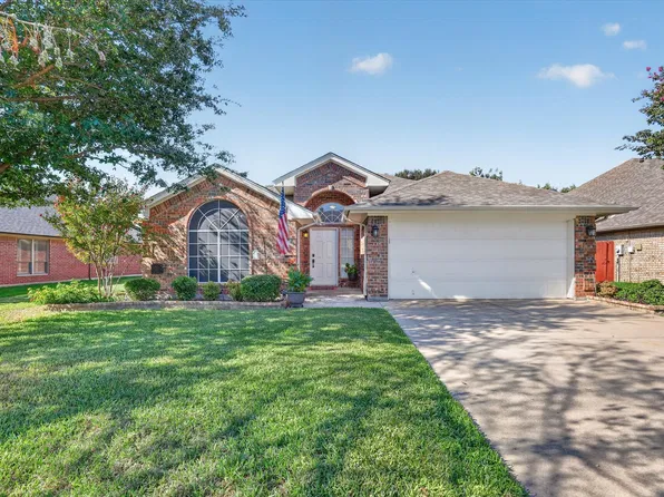 333 Carriage Ln, Saginaw, TX 76179