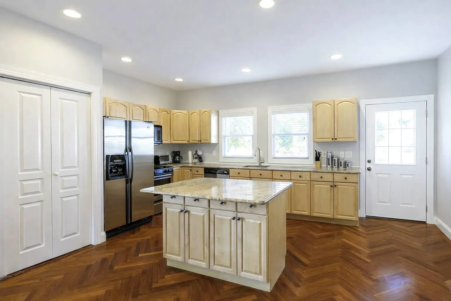 2 bed, 1200 sqft, $4,000 — Photo 4