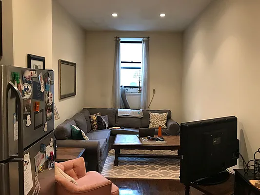 Rented by Salon Realty Corp | media 23