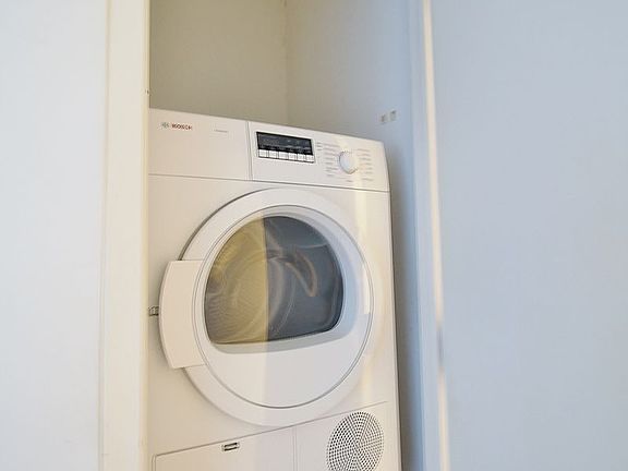 3rd image of 180 Nassau St APT 2L