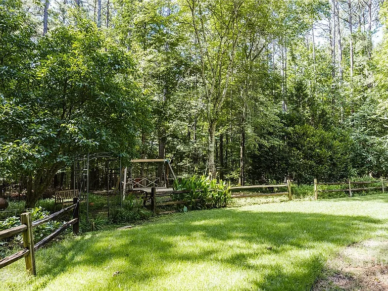 2221 Whippoorwill Rd — Photo 41