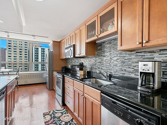 5th image of 1355 N Sandburg Ter APT 1004