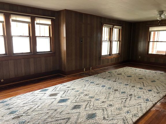 Living Room - Dining Room Picture 2