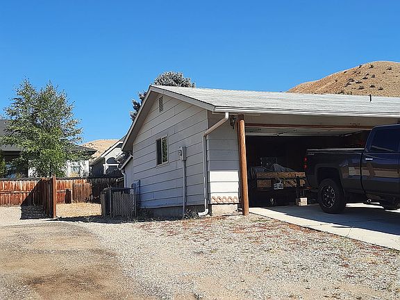 Some extra driveway space