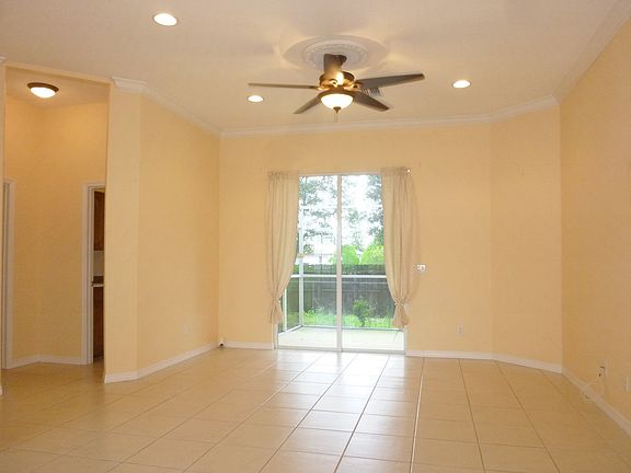 3rd image of 304 Granada Blv