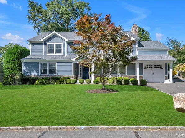 17 Colonial Road, Port Washington, NY 11050