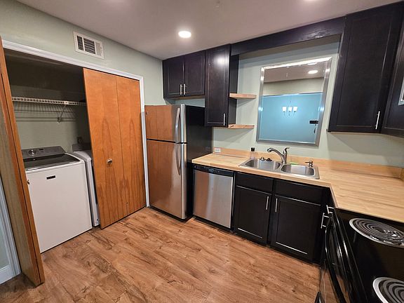5th image of 8518 NW 37th Ave