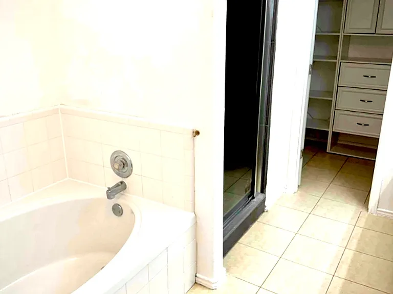 9008 Gainsborough Dr — Photo 14
