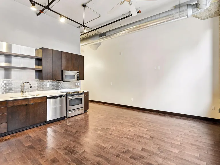 618 Washington Ave N #200 — Photo 7
