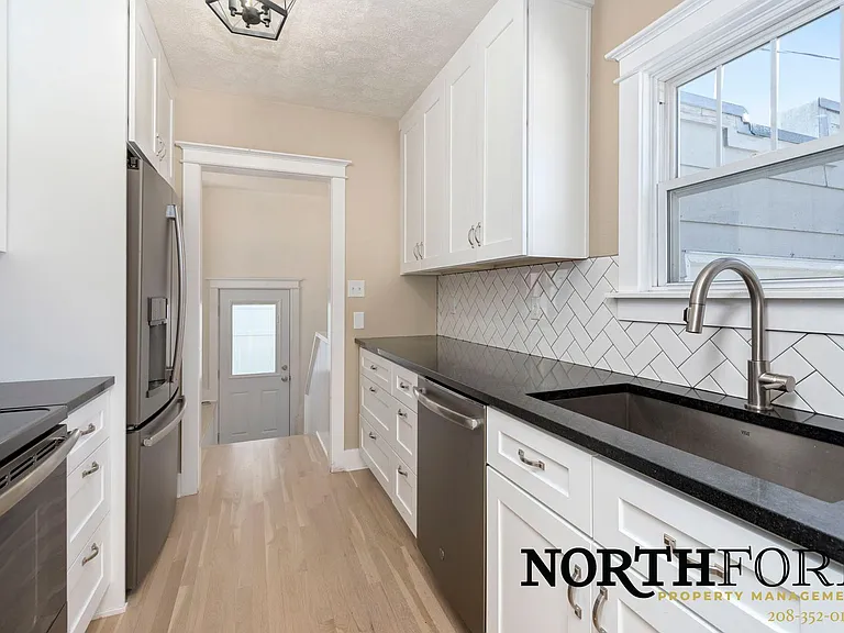 208 N 18th St — Photo 8