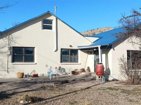 238 State Highway 76, Santa Cruz, NM 87567