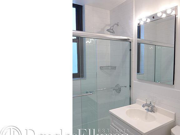 5th image of 150 W 47th St APT 7A