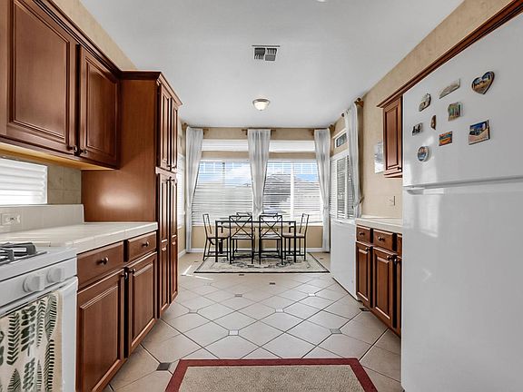 4th image of 2865 Tulare Ct