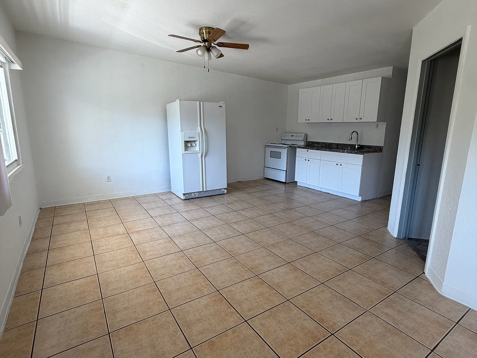 1 bed, 1000 sqft, $1,350 — Photo 2
