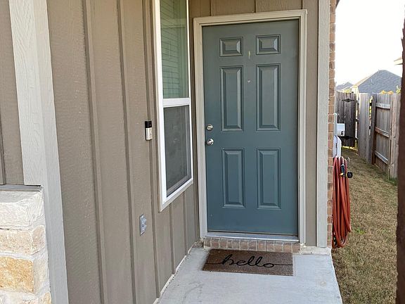 2nd image of 176 Thornless Cir