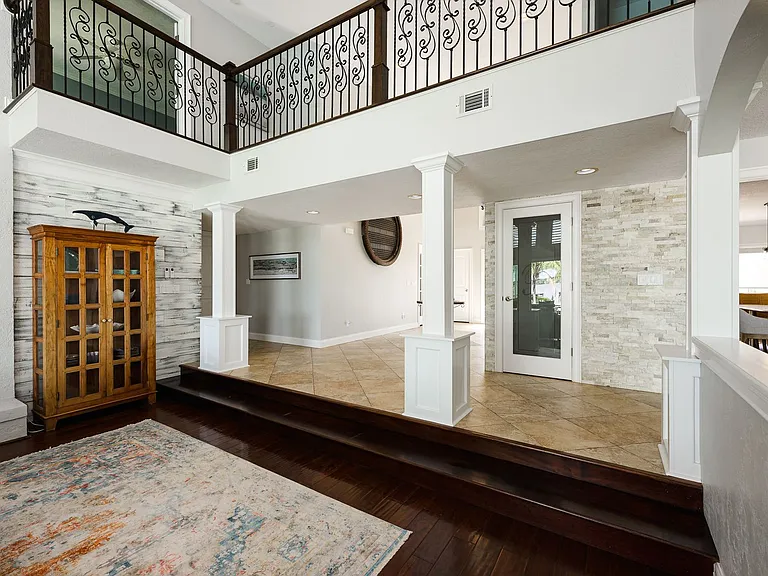 1130 John Anderson Dr — Photo 5