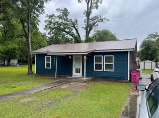 136 Pine St, Baxley, GA 31513