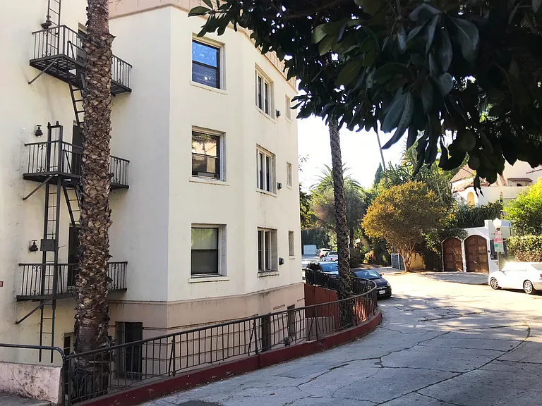 Ojai Apartments — Photo 31