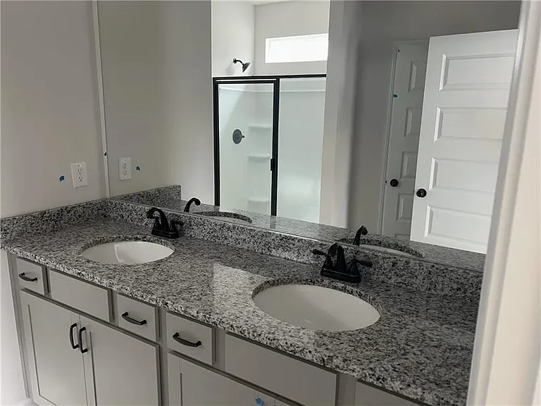 423 Perth Dr — Photo 4