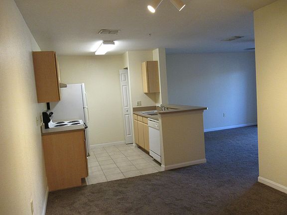 3rd image of 940 Village Trl Unit 9-203