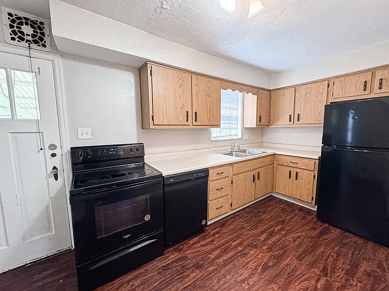 2710 Henderson Rd — Photo 9