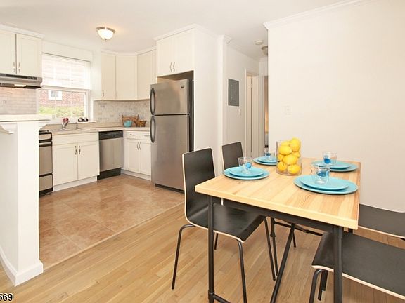5th image of 370B Claremont Ave APT 3